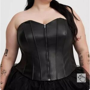 🆕️ TORRID BLACK FAUX LEATHER ZIP FRONT CORSET